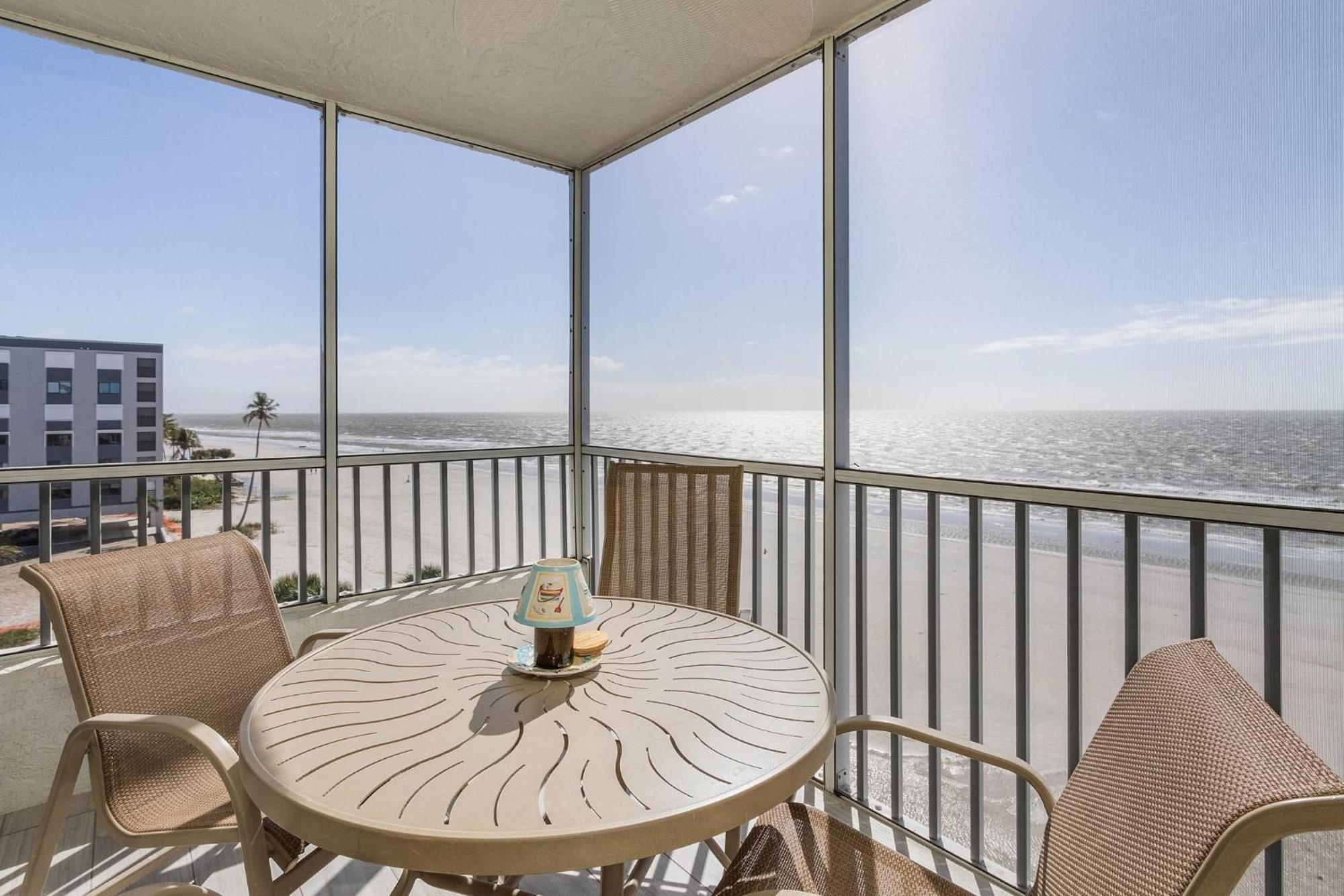 Villa Beachfront Corner: Gulf Views, Pool, Walk Times Sq à Fort Myers Beach Extérieur photo