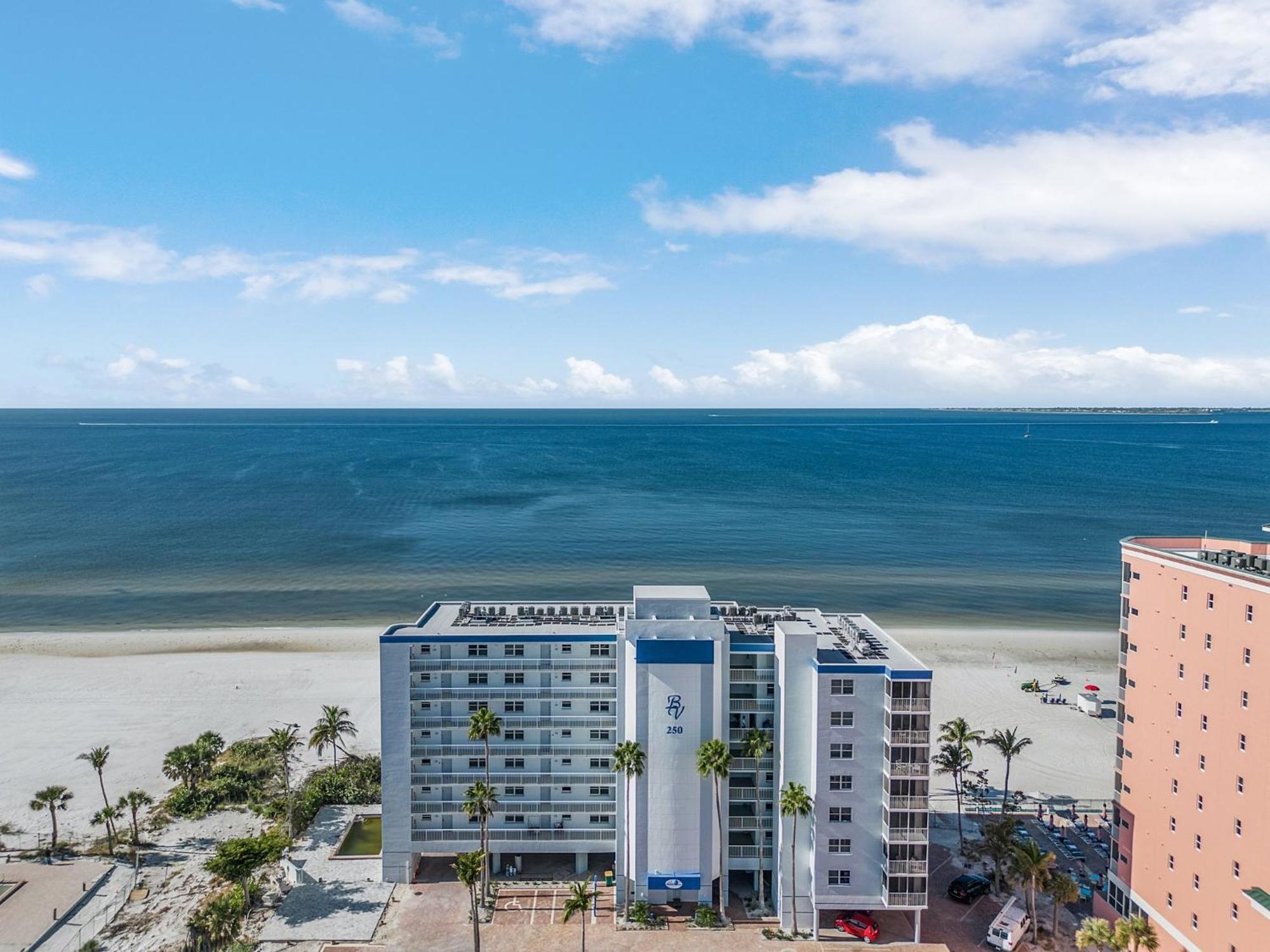 Villa Beachfront Corner: Gulf Views, Pool, Walk Times Sq à Fort Myers Beach Extérieur photo