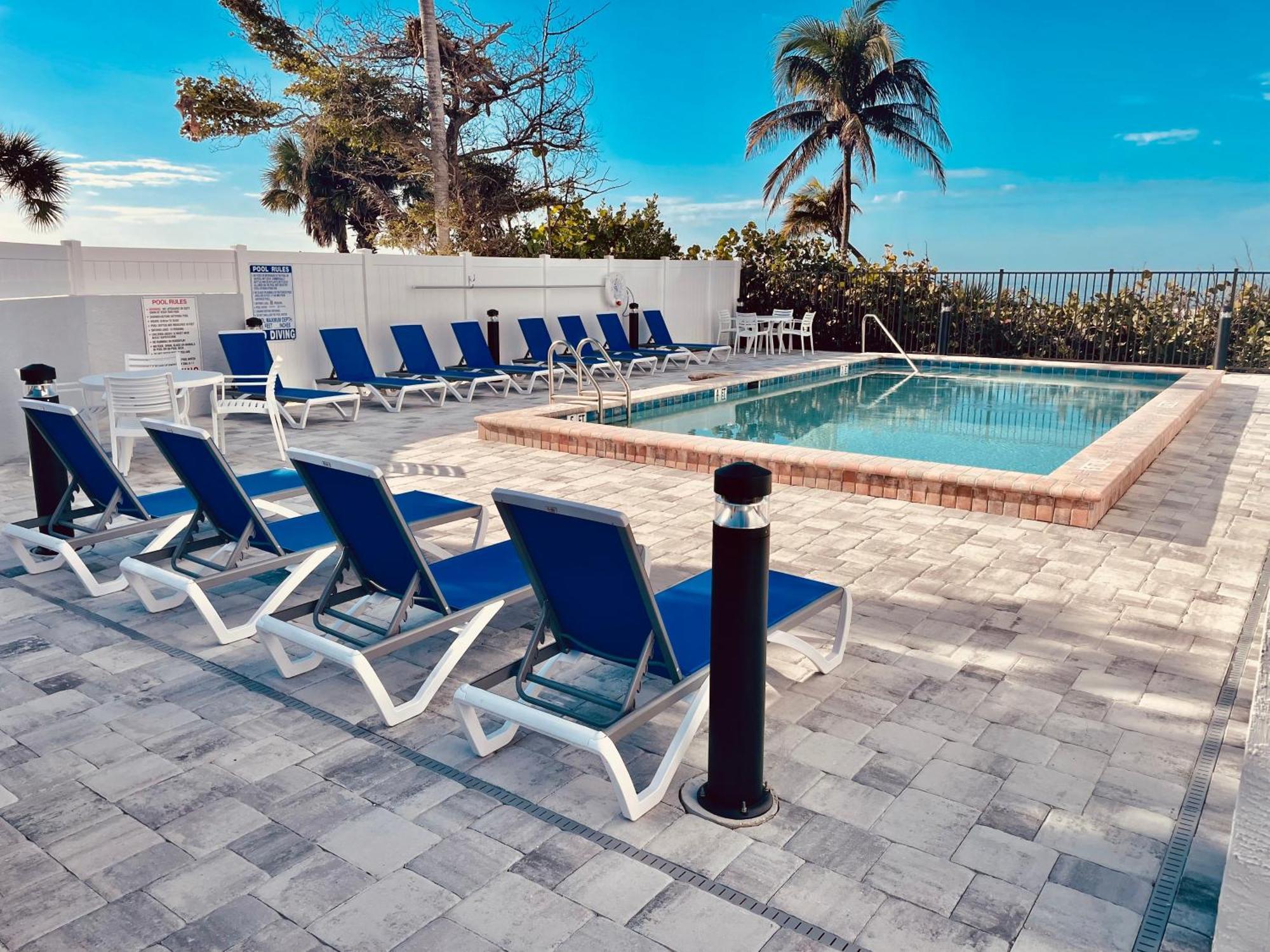 Villa Beachfront Corner: Gulf Views, Pool, Walk Times Sq à Fort Myers Beach Extérieur photo